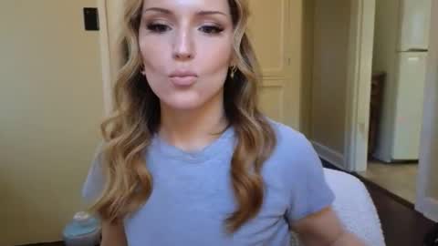 Snapshot of lilly_adams88 chatting on April 7, 10:31 pm lilly_adams88 online show from April 7, 10:31 pm