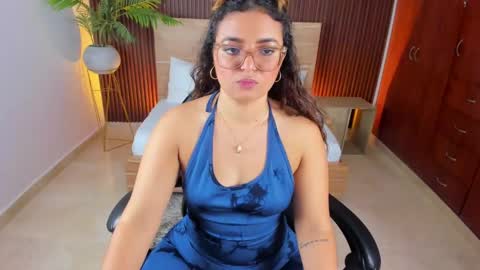 L I L L Y online show from February 8, 3:53 pm