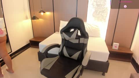 L I L L Y online show from September 12, 12:27 pm