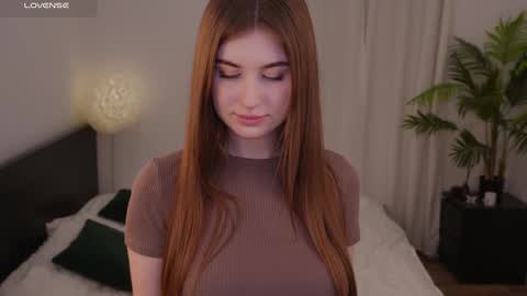 Snapshot of lilly_colins chatting on January 4, 6:19 pm Lilly Colins online show from January 4, 6:19 pm