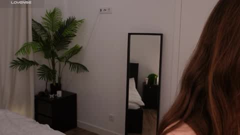 Snapshot of lilly_colins chatting on January 5, 4:59 pm Lilly Colins online show from January 5, 4:59 pm
