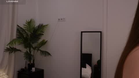 Snapshot of lilly_colins chatting on January 17, 9:39 pm Lilly Colins online show from January 17, 9:39 pm