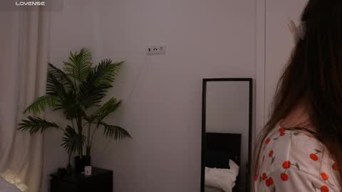 Snapshot of lilly_colins chatting on January 18, 9:02 pm Lilly Colins online show from January 18, 9:02 pm