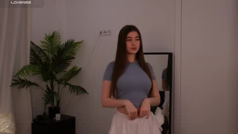 Snapshot of lilly_colins chatting on January 20, 2:57 pm Lilly Colins online show from January 20, 2:57 pm