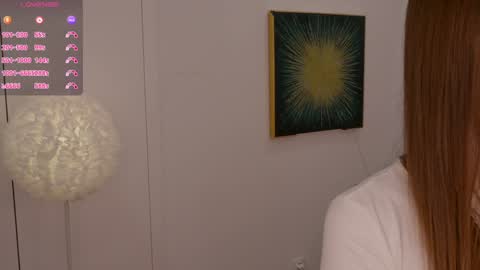 Snapshot of lilly_colins chatting on February 8, 5:50 pm Lilly Colins online show from February 8, 5:50 pm