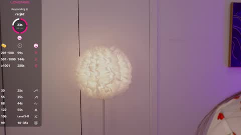 Snapshot of lilly_colins chatting on February 28, 6:52 pm Lilly Colins online show from February 28, 6:52 pm