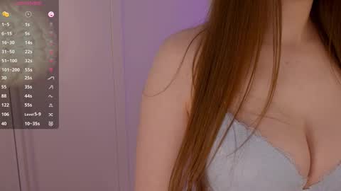 Snapshot of lilly_colins chatting on March 9, 9:36 pm Lilly Colins online show from March 9, 9:36 pm