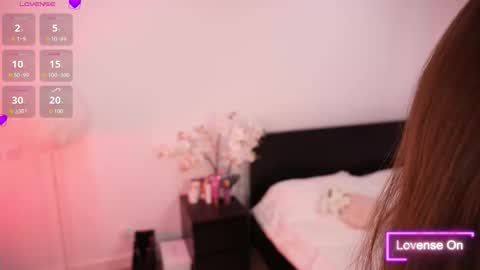 Snapshot of lilly_colins chatting on September 25, 5:49 pm Lilly Colins online show from September 25, 5:49 pm