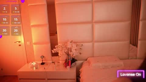 Snapshot of lilly_colins chatting on October 23, 6:50 pm Lilly Colins online show from October 23, 6:50 pm