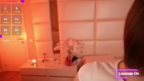 Snapshot of lilly_colins chatting on October 24, 7:10 pm Lilly Colins online show from October 24, 7:10 pm