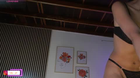 Snapshot of lilly_dollss chatting on April 23, 1:02 pm Sofia online show from April 23, 1:02 pm