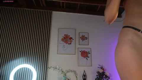 Snapshot of lilly_dollss chatting on May 1, 1:05 pm Sofia online show from May 1, 1:05 pm