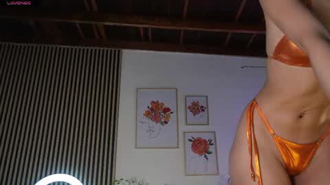 Snapshot of lilly_dollss chatting on May 19, 12:44 pm Sofia online show from May 19, 12:44 pm