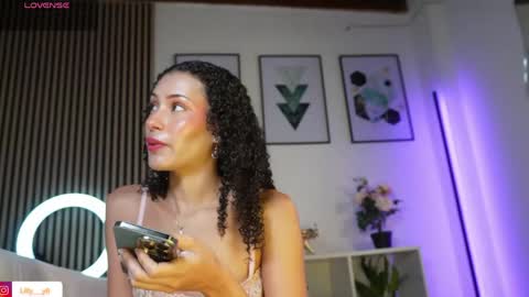 Snapshot of lilly_dollss chatting on June 9, 1:23 pm Sofia online show from June 9, 1:23 pm