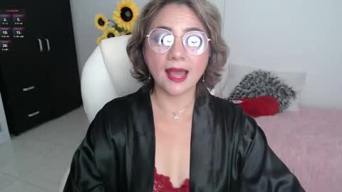 Snapshot of lilly_milf chatting on February 22, 11:46 am Lilly online show from February 22, 11:46 am