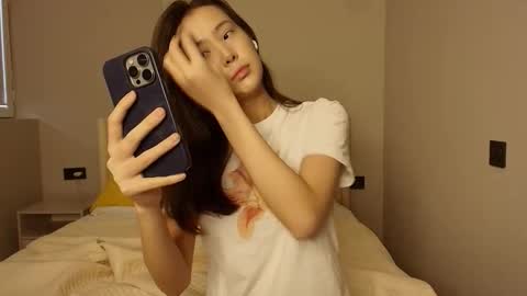 Snapshot of lilly_sweeet chatting on March 17, 3:33 am lilly online show from March 17, 3:33 am