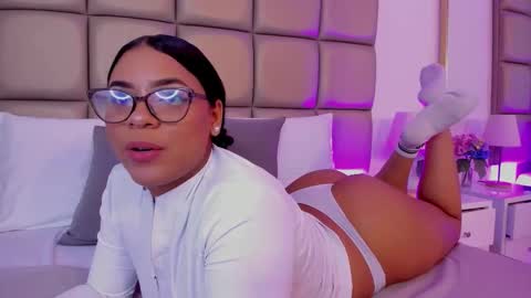 Snapshot of lilly_williamss chatting on March 21, 3:55 am Lilly online show from March 21, 3:55 am