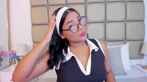 Snapshot of lilly_williamss chatting on March 25, 3:23 am Lilly online show from March 25, 3:23 am