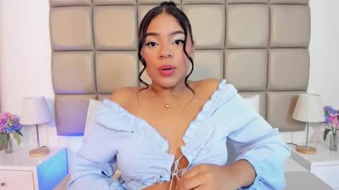 Snapshot of lilly_williamss chatting on March 26, 3:23 am Lilly online show from March 26, 3:23 am