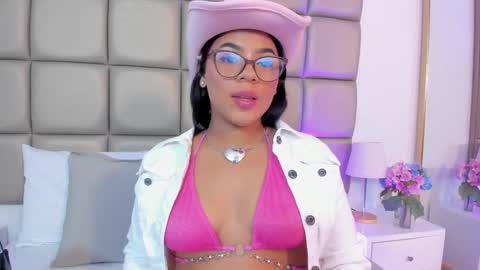 Snapshot of lilly_williamss chatting on March 27, 3:34 am Lilly online show from March 27, 3:34 am