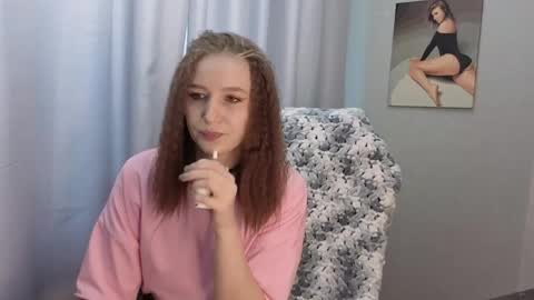 Snapshot of lillyfan_x chatting on May 10, 4:17 am LillyFan X online show from May 10, 4:17 am