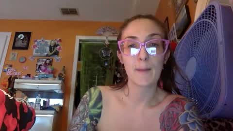 hi guys im back on here 3 online show from February 8, 10:13 pm