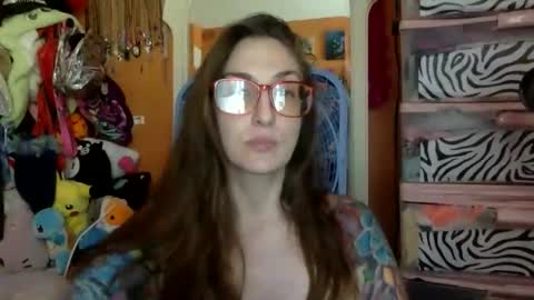 hi guys im back on here 3 online show from March 5, 6:37 pm