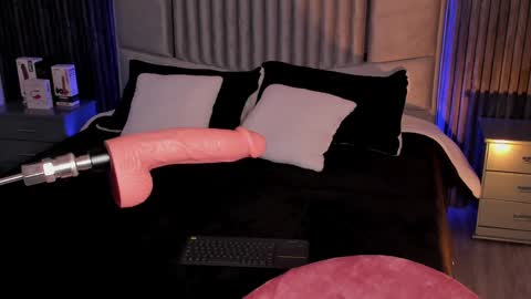 Lilly Ortiz online show from December 10, 10:05 pm