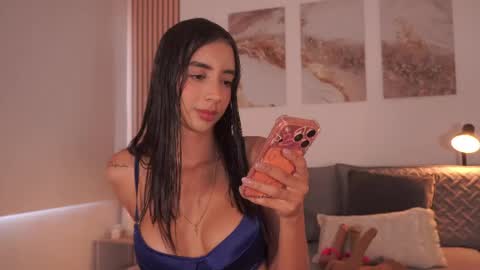 Snapshot of lillythompson_ chatting on April 12, 7:41 pm Lilly Thompson online show from April 12, 7:41 pm