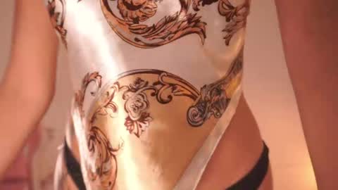 Snapshot of lillythompson_ chatting on June 7, 10:35 pm Lilly Thompson online show from June 7, 10:35 pm