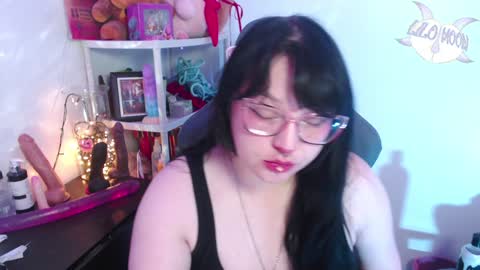 Snapshot of lilomoon69 chatting on December 2, 2:53 am Lilo online show from December 2, 2:53 am