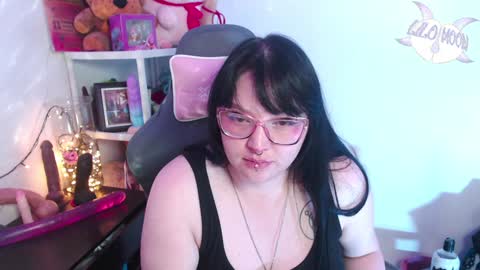 Snapshot of lilomoon69 chatting on December 2, 5:59 am Lilo online show from December 2, 5:59 am