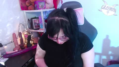 Snapshot of lilomoon69 chatting on December 3, 2:25 am Lilo online show from December 3, 2:25 am