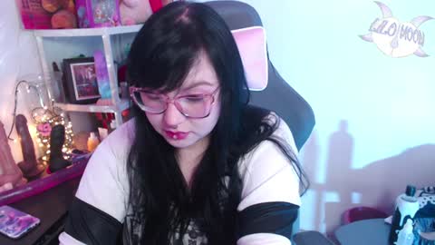 Snapshot of lilomoon69 chatting on December 4, 3:04 am Lilo online show from December 4, 3:04 am