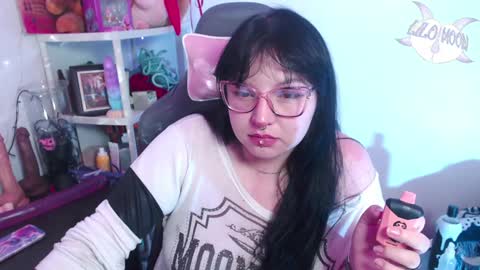 Snapshot of lilomoon69 chatting on December 4, 6:11 am Lilo online show from December 4, 6:11 am
