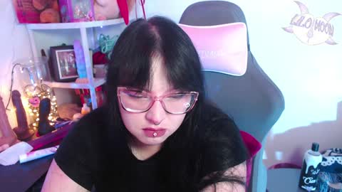 Snapshot of lilomoon69 chatting on December 6, 3:30 am Lilo online show from December 6, 3:30 am