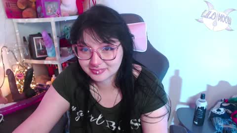 Snapshot of lilomoon69 chatting on December 8, 6:54 am Lilo online show from December 8, 6:54 am