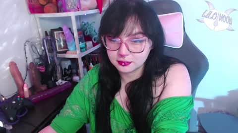 Snapshot of lilomoon69 chatting on December 10, 3:20 am Lilo online show from December 10, 3:20 am
