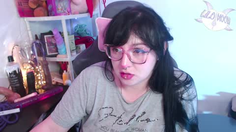 Snapshot of lilomoon69 chatting on December 11, 5:53 am Lilo online show from December 11, 5:53 am