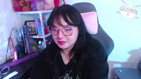 Snapshot of lilomoon69 chatting on December 16, 5:38 am Lilo online show from December 16, 5:38 am