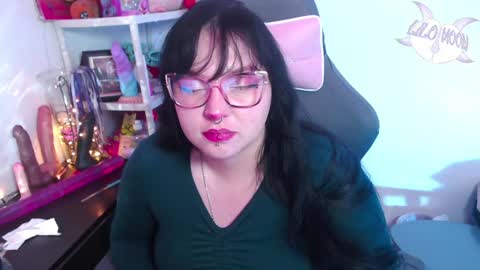 Snapshot of lilomoon69 chatting on December 17, 6:35 am Lilo online show from December 17, 6:35 am