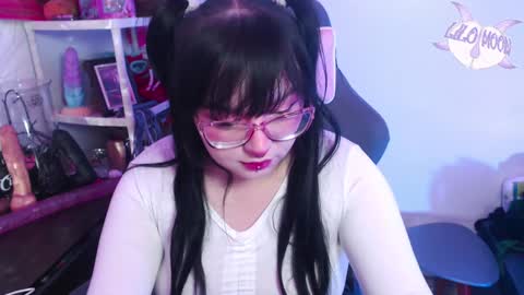 Snapshot of lilomoon69 chatting on December 31, 2:19 am Lilo online show from December 31, 2:19 am