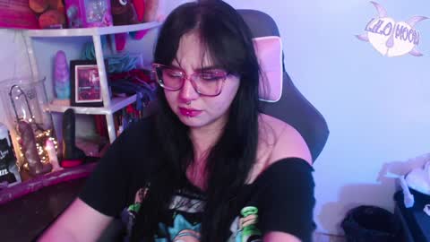 Snapshot of lilomoon69 chatting on January 9, 3:36 am Lilo online show from January 9, 3:36 am