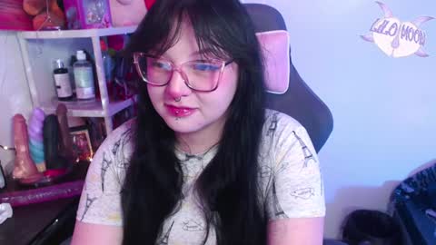 Snapshot of lilomoon69 chatting on January 14, 3:32 am Lilo online show from January 14, 3:32 am