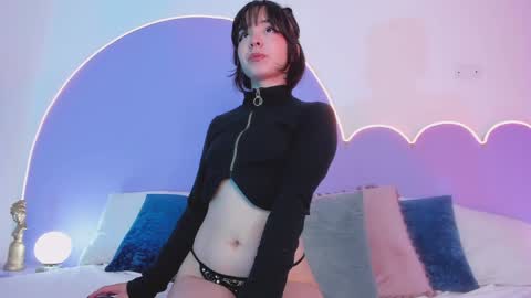 Lilou online show from December 10, 5:33 pm