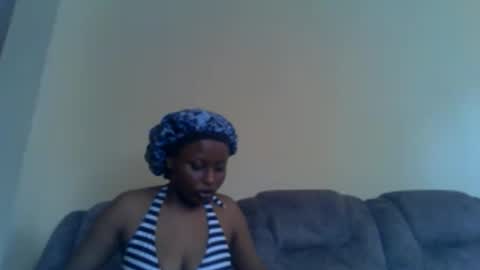 Snapshot of lilpretty16 chatting on June 5, 8:31 am lilpretty16 online show from June 5, 8:31 am