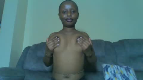 Snapshot of lilpretty16 chatting on June 13, 3:54 pm lilpretty16 online show from June 13, 3:54 pm