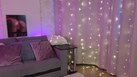 Lilu online show from December 25, 6:09 am