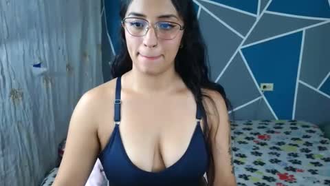 Snapshot of lilu_moon2 chatting on February 21, 7:48 pm lilu online show from February 21, 7:48 pm