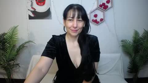 Snapshot of lilugrants chatting on April 16, 6:52 pm lilugrants online show from April 16, 6:52 pm